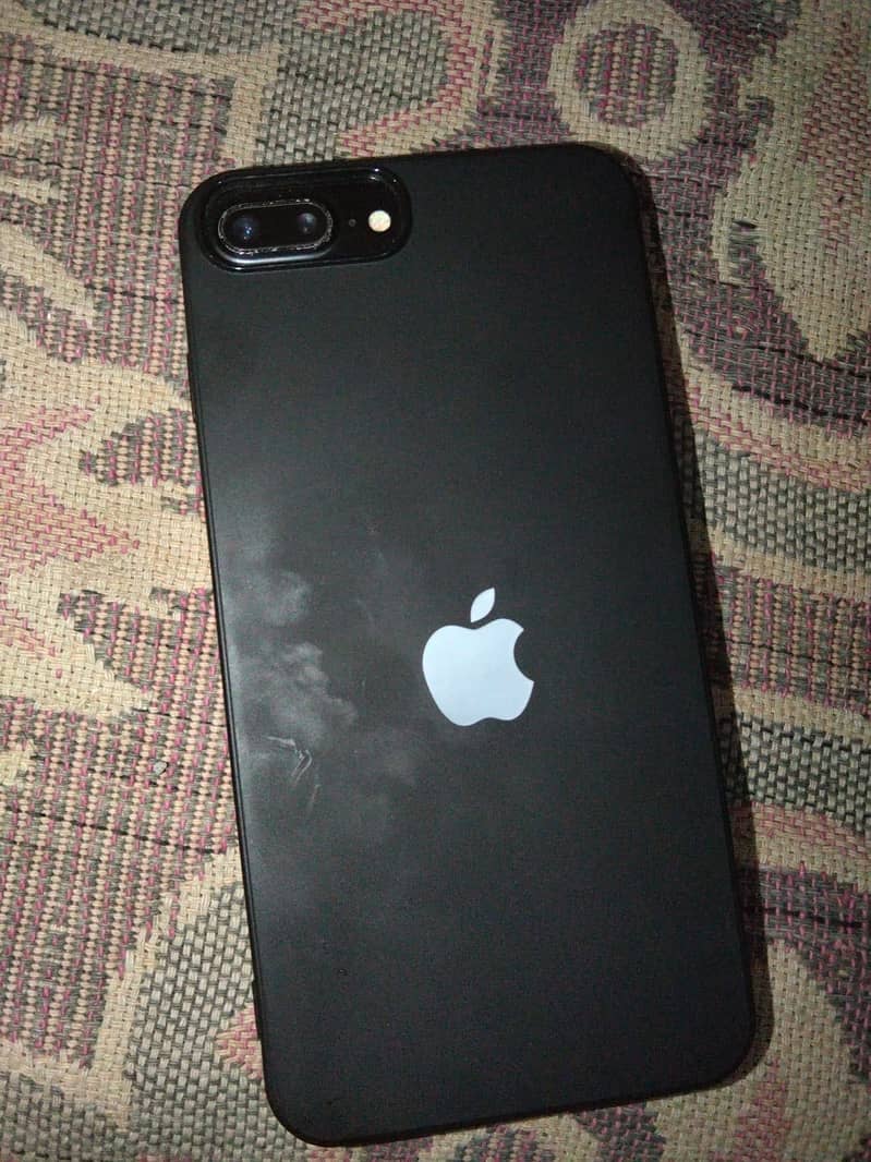 Apple iPhone 7 Plus 1