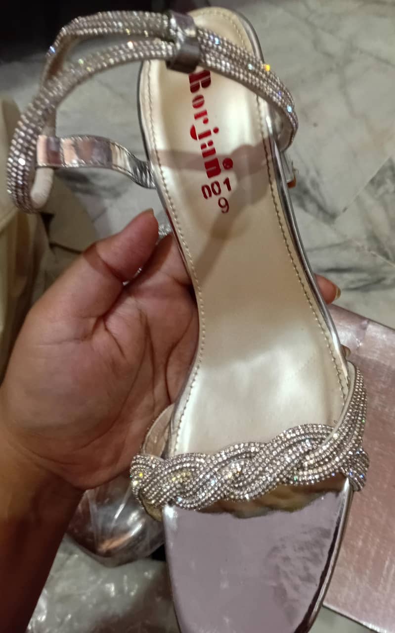 sandle 4