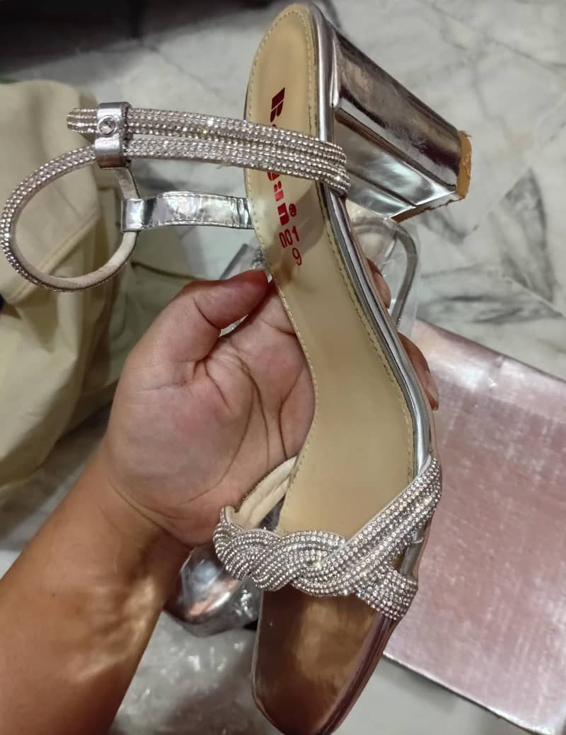 sandle 5
