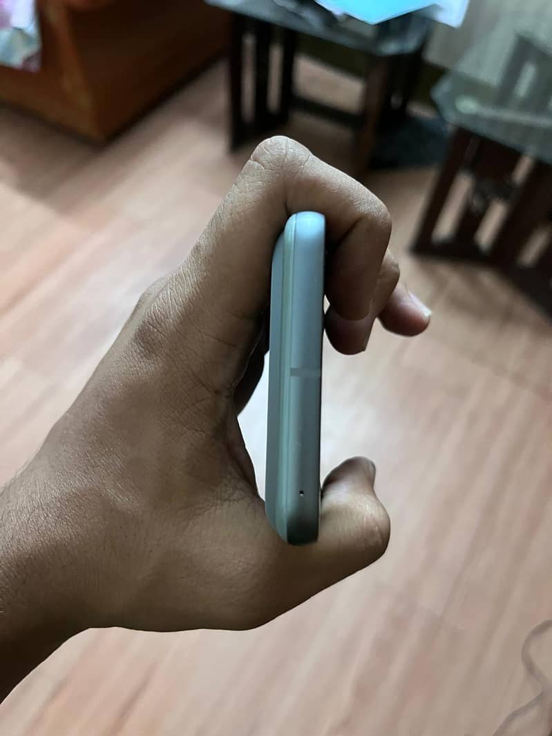 Google Pixel 8 4