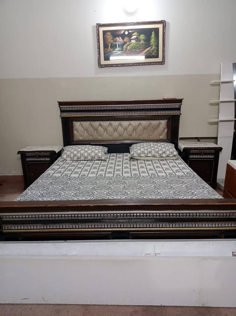 king size bed 2 side table and dressing 2