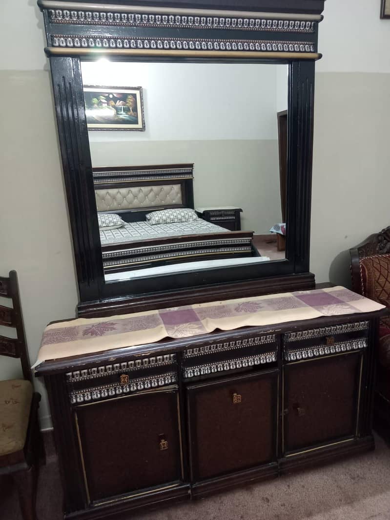 king size bed 2 side table and dressing 3