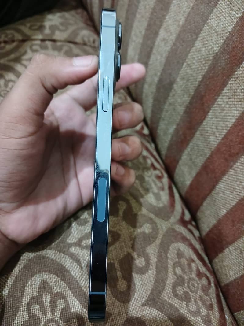 Apple iPhone 13 Pro Max 4