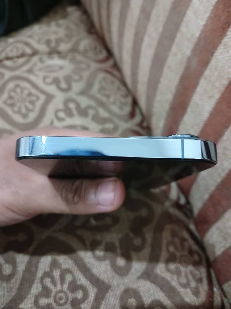 Apple iPhone 13 Pro Max 6