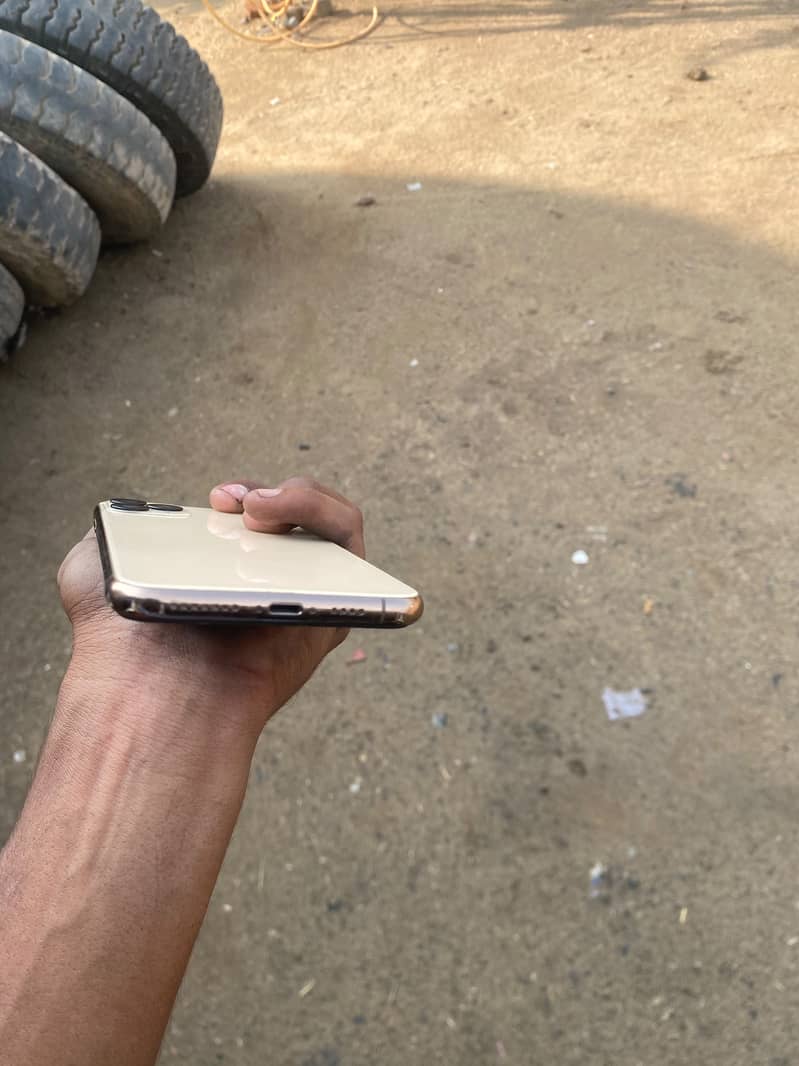 Apple iPhone 11 Pro Max 7