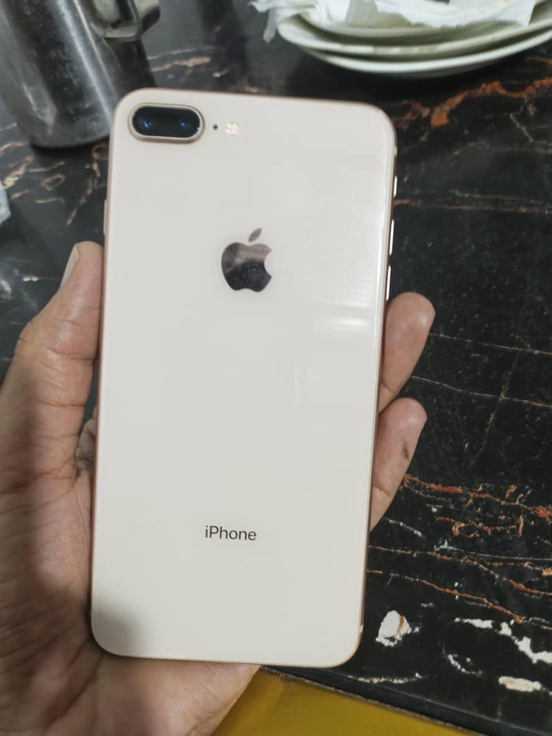 Apple iPhone 8 Plus 1