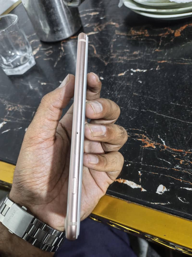 Apple iPhone 8 Plus 2