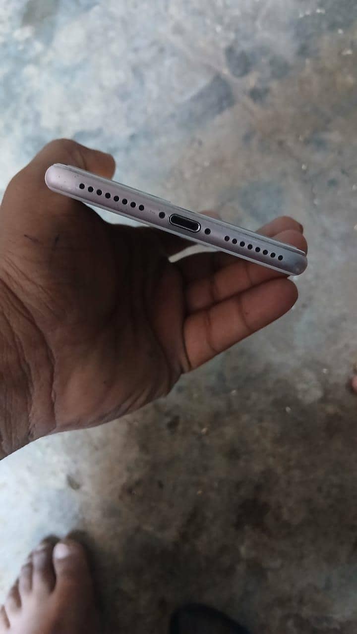 Apple iPhone 7 Plus 4
