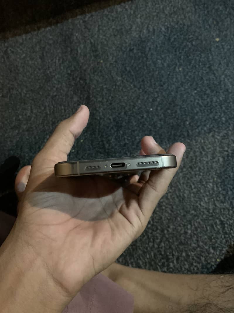 Apple iPhone 16 Pro Max 5