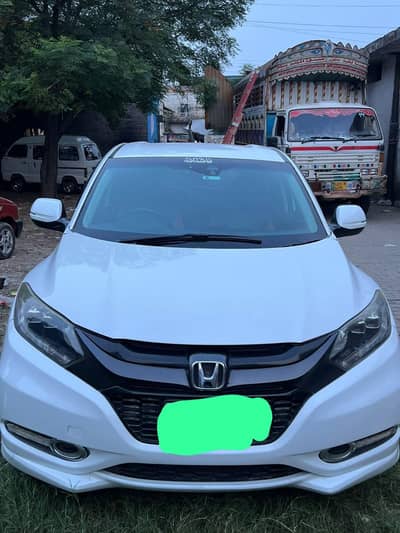 Honda Vezel 2014 by 18 excellent condition for sale