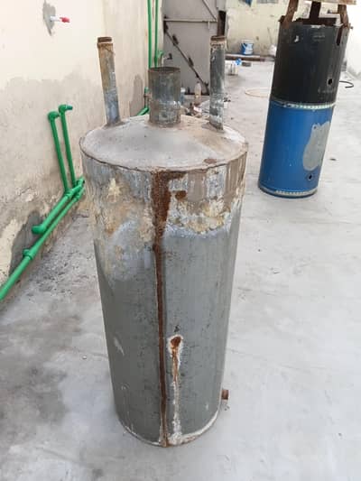 old gas geyser scrap tank and cover per kg.
