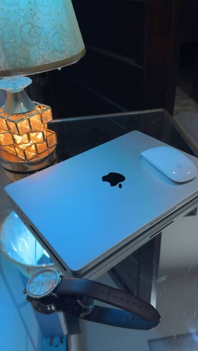 Macbook M1 pro 14” with apple mouse