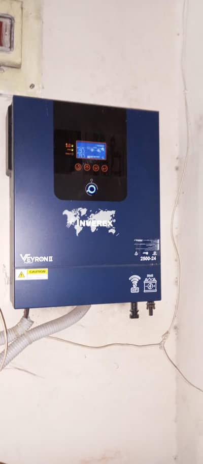 2.5 KW Hybrid Inverter hardly used