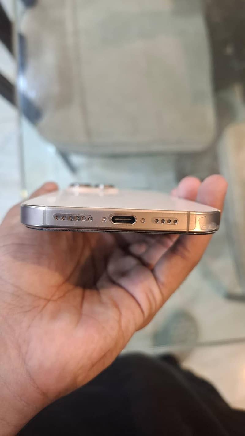 IPHONE 16PROMAX 4