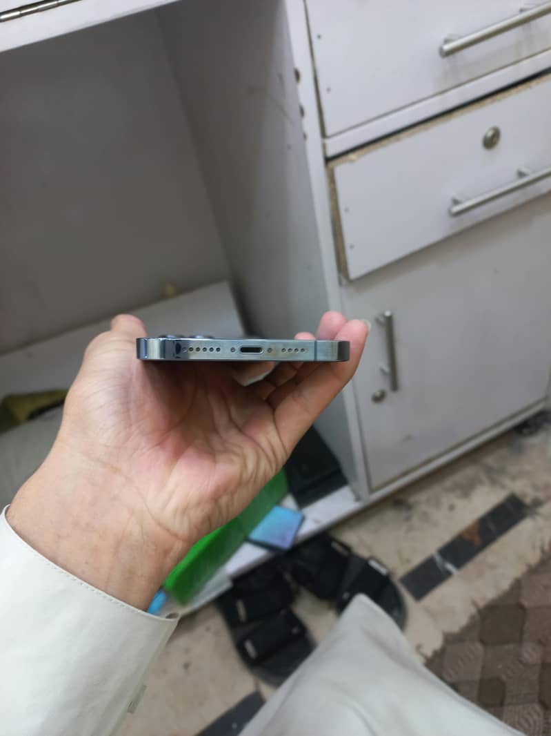 Apple iPhone 13 Pro Max 2