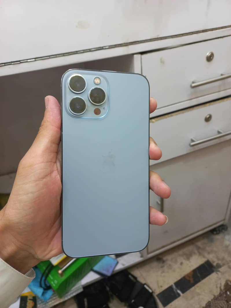 Apple iPhone 13 Pro Max 3