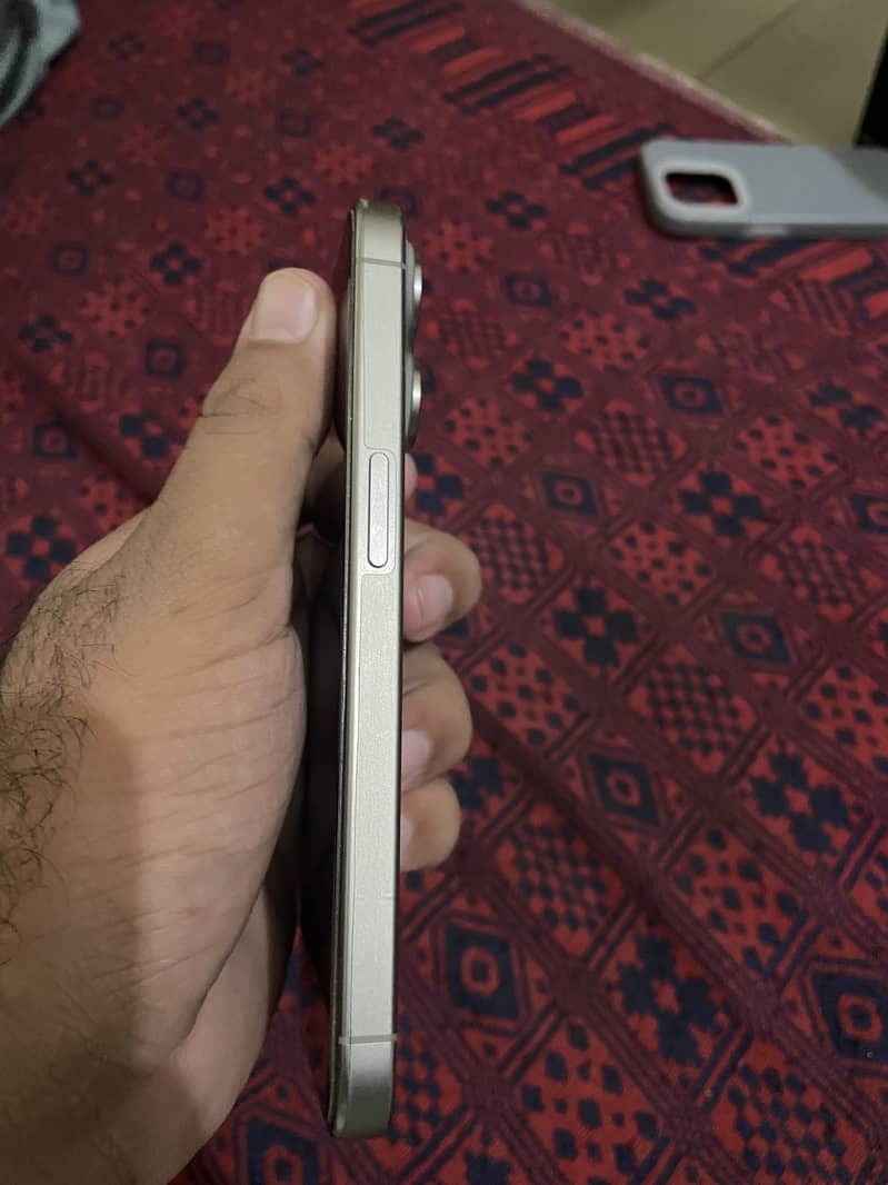 Apple iPhone 15 Pro 1