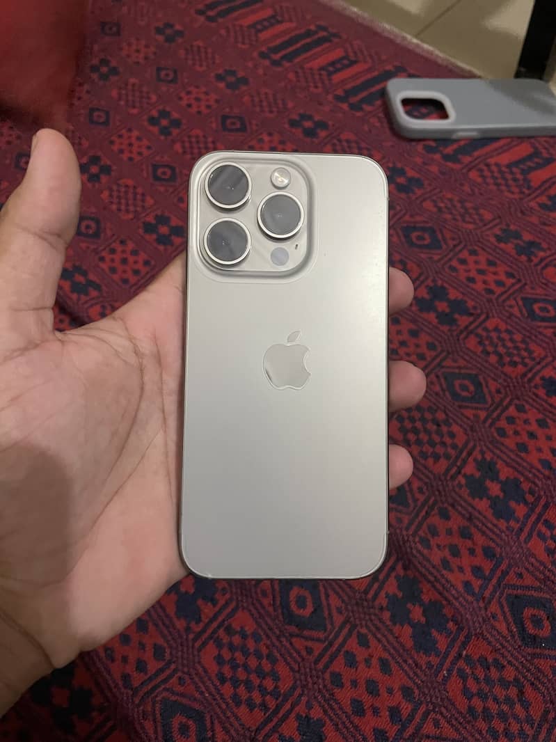 Apple iPhone 15 Pro 4