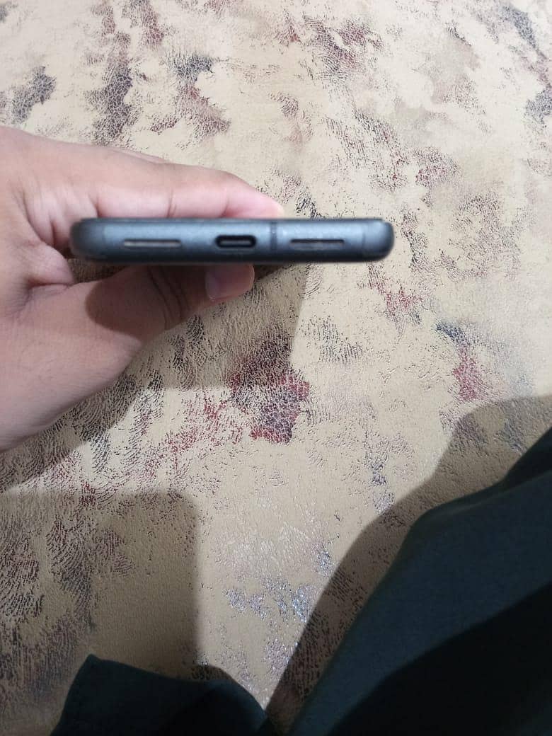 Google Pixel 8 4