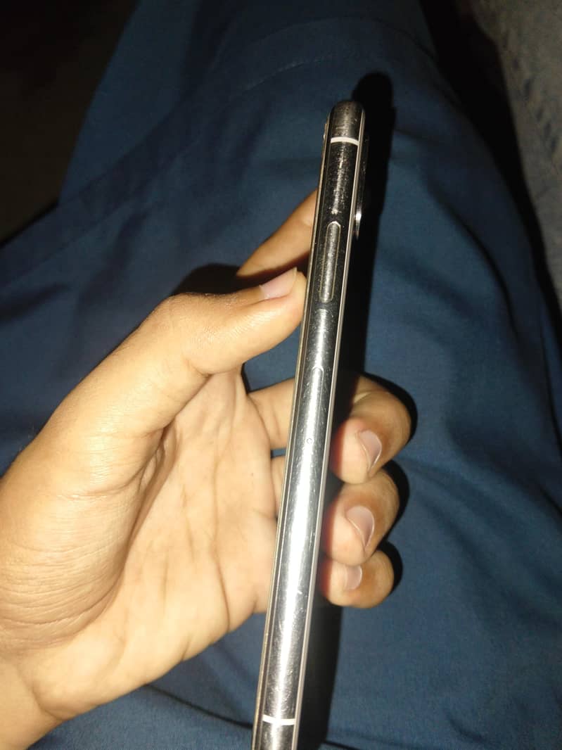 Apple iPhone XS 1