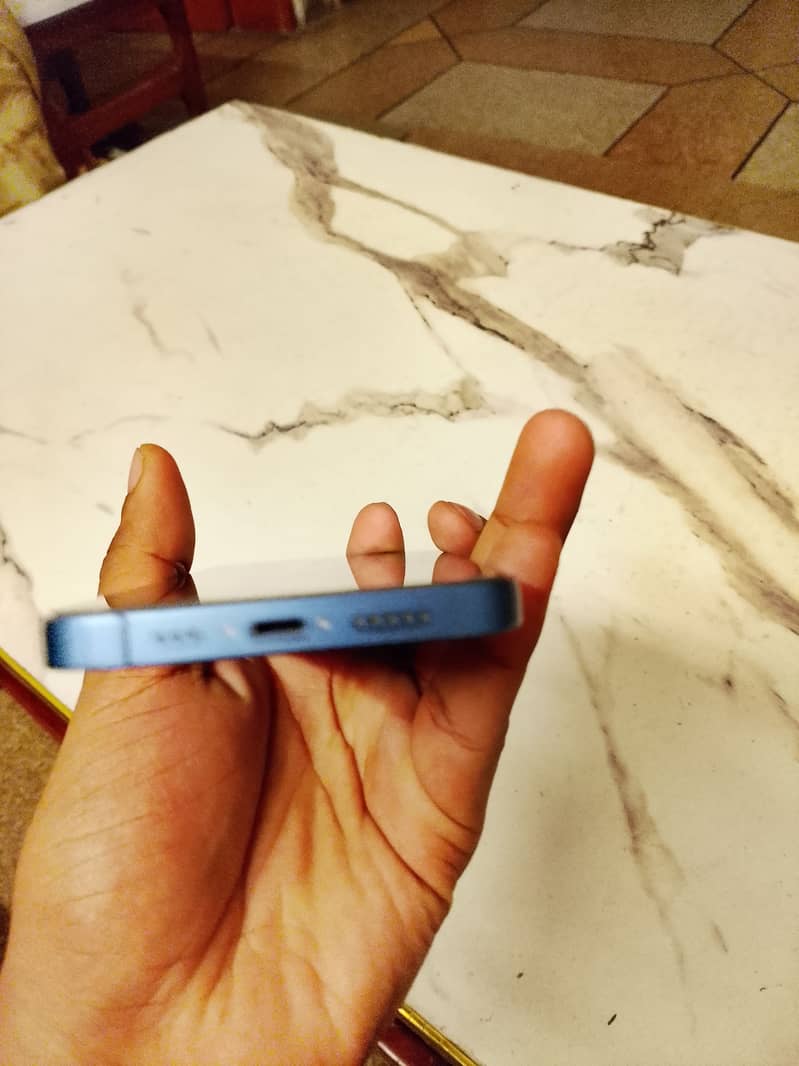 Apple iPhone 13 3