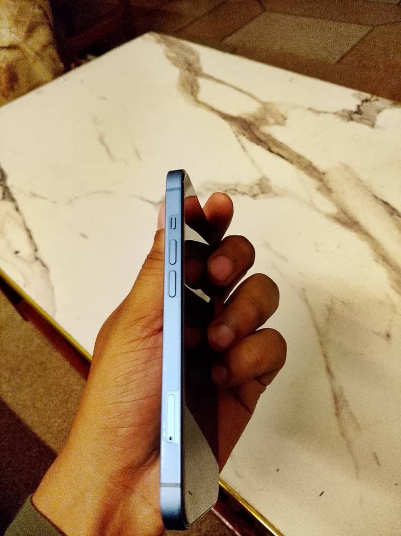 Apple iPhone 13 4