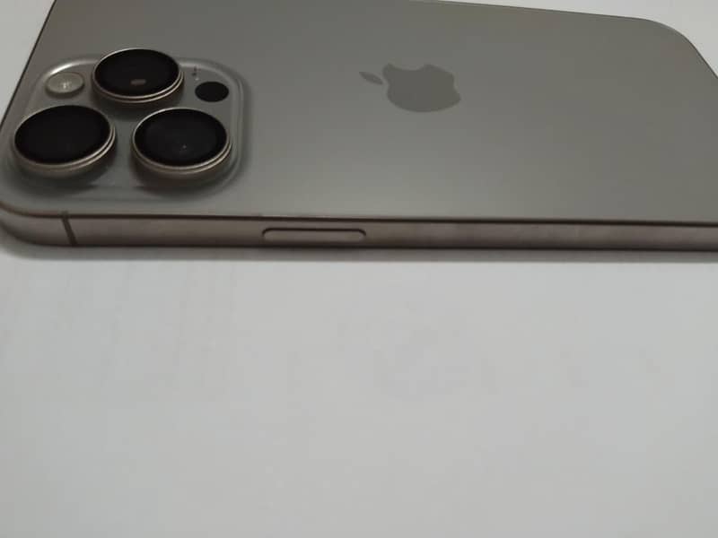 Apple iPhone 15 Pro Max 1