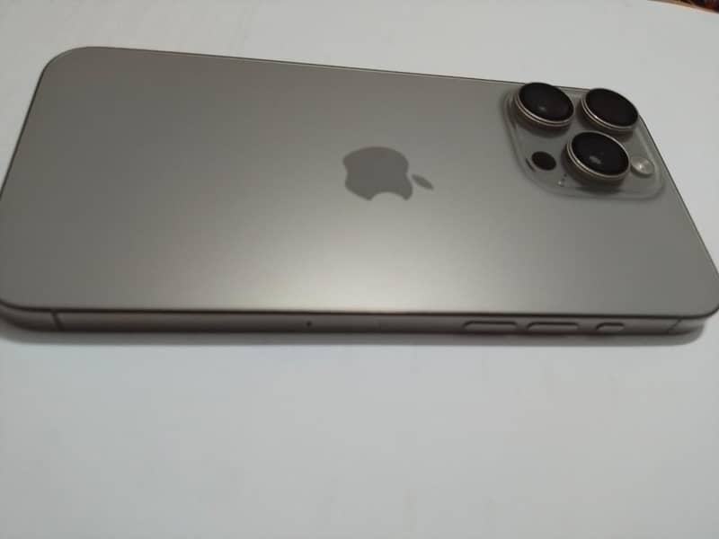 Apple iPhone 15 Pro Max 2