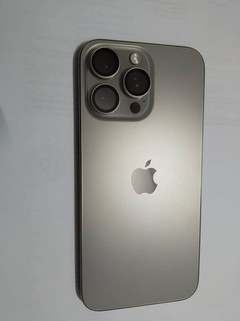 Apple iPhone 15 Pro Max 3