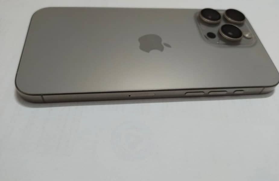 Apple iPhone 15 Pro Max 5
