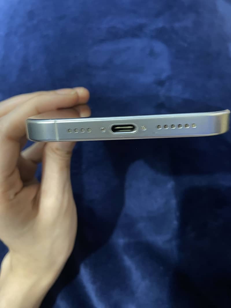 Apple iPhone 16 Pro Max 2