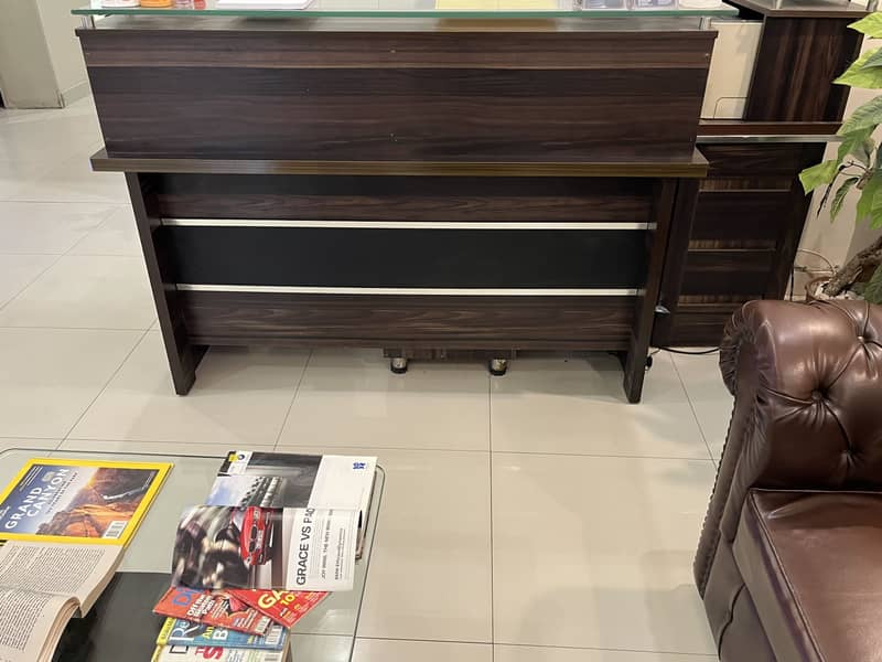 Office reception table 0