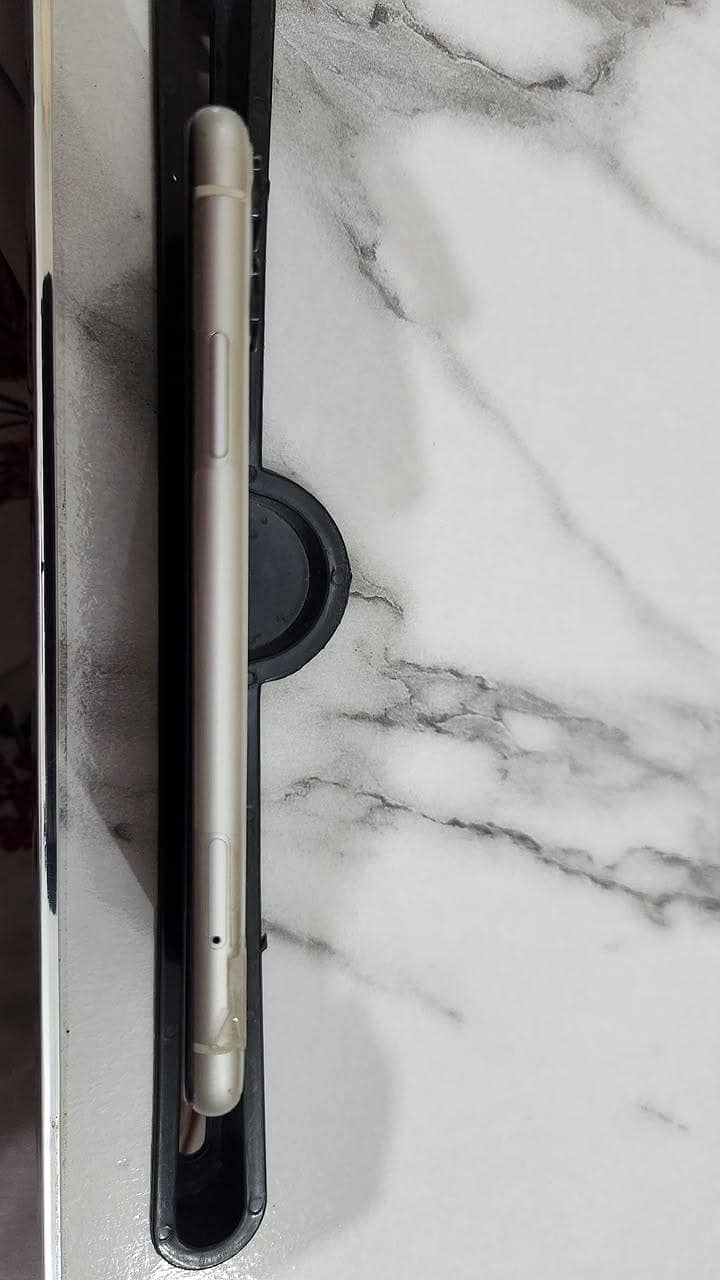 Apple iPhone 11 7