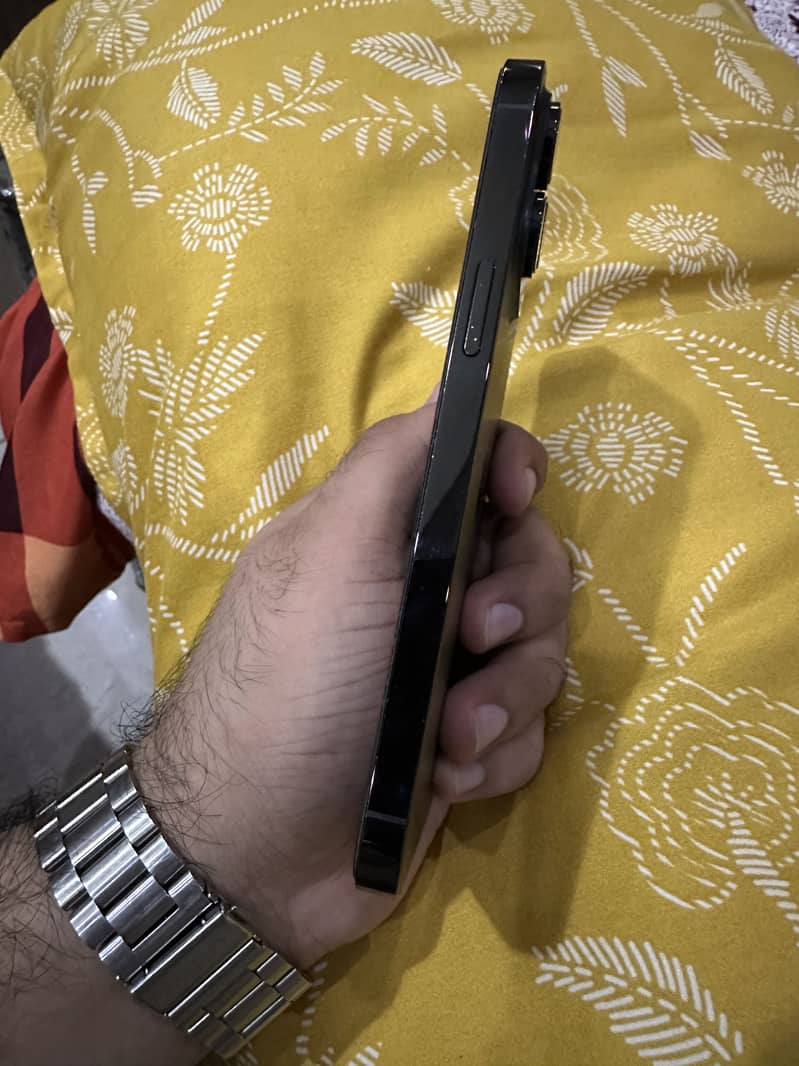Apple iPhone 14 Pro Max 9