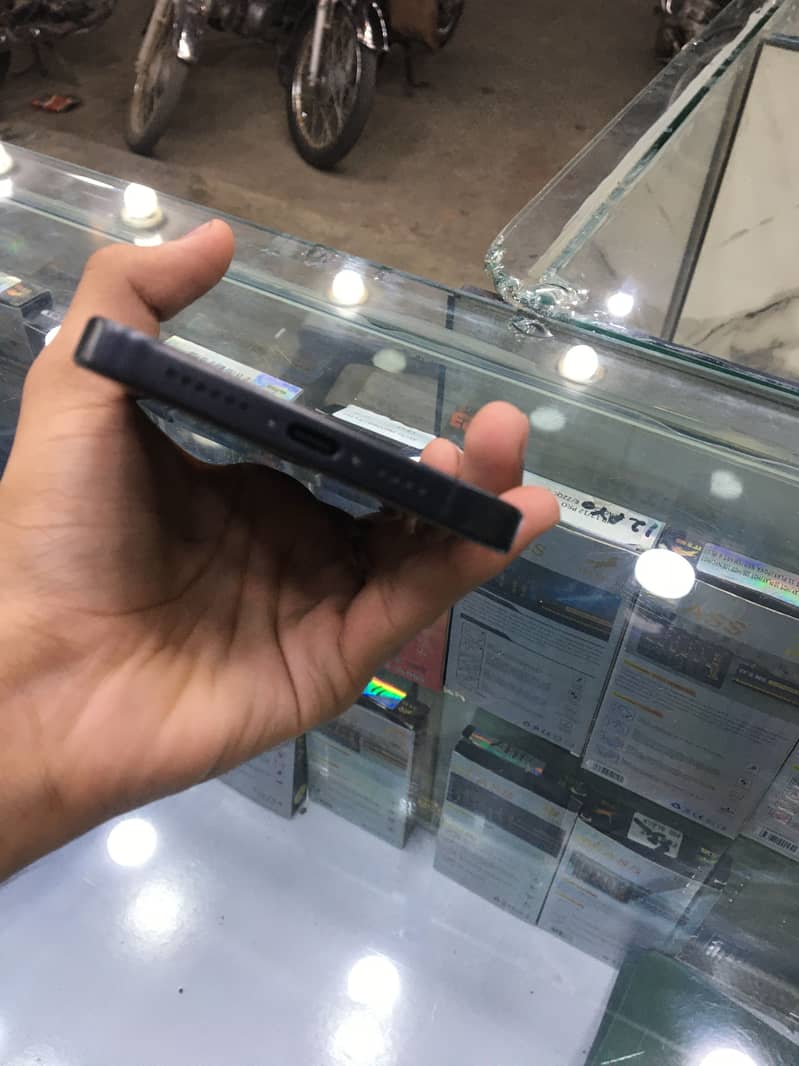 Apple iPhone 15 Pro Max 0