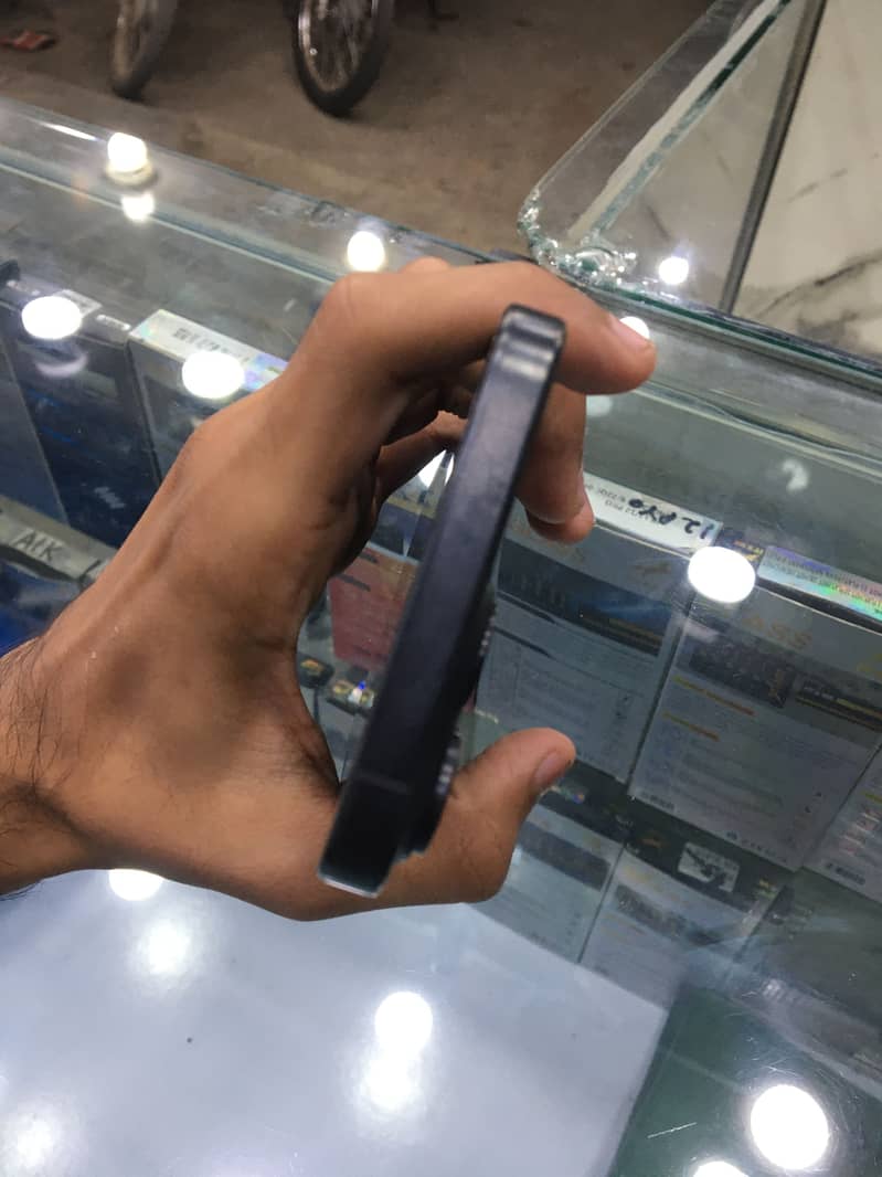 Apple iPhone 15 Pro Max 2