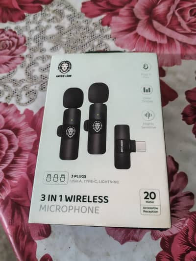 Smart wireless microphone for vlogging and videos