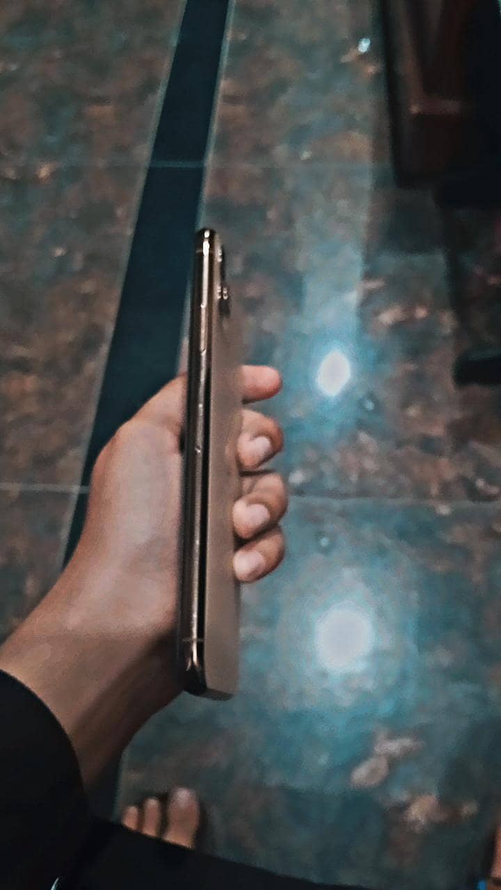 Apple iPhone 11 Pro Max 4