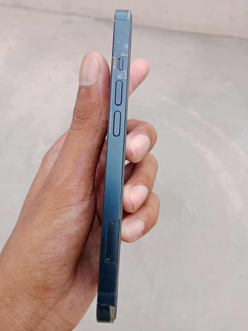 Apple iPhone 13 2