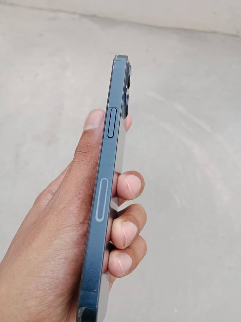Apple iPhone 13 3