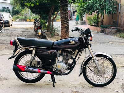 Honda CG-125 (Model 2015)
