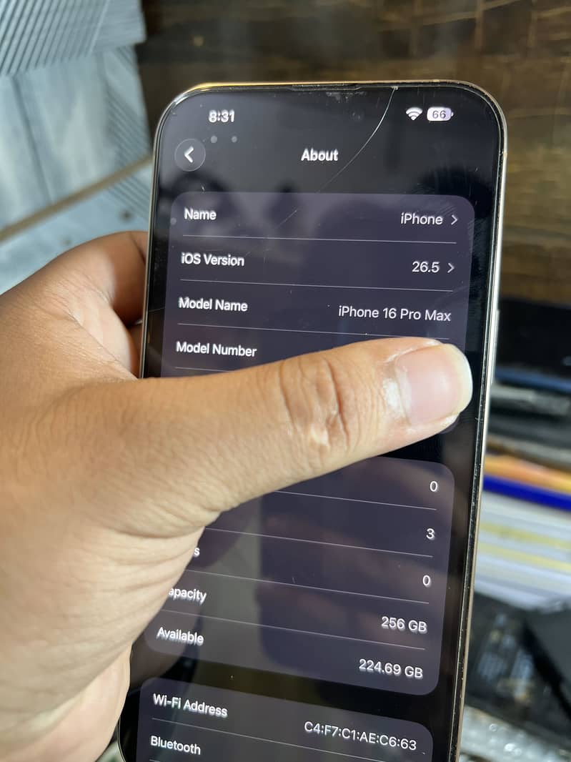 Apple iPhone 16 Pro Max 2