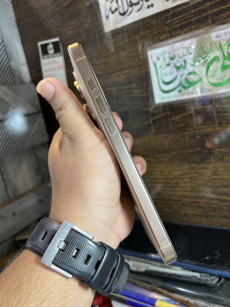 Apple iPhone 16 Pro Max 5