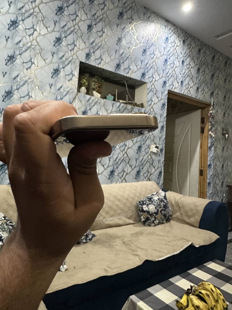 Apple iPhone 16 Pro 5