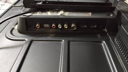 L C D tv