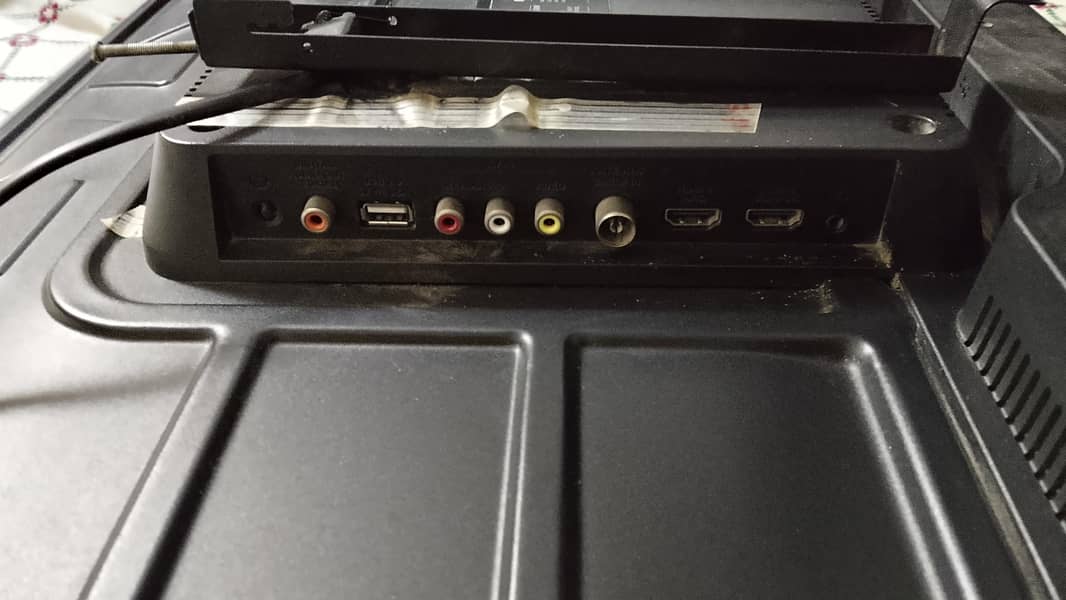 L C D tv 0