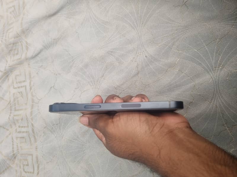 Apple iPhone 13 2