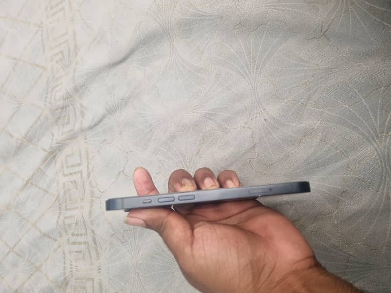 Apple iPhone 13 3