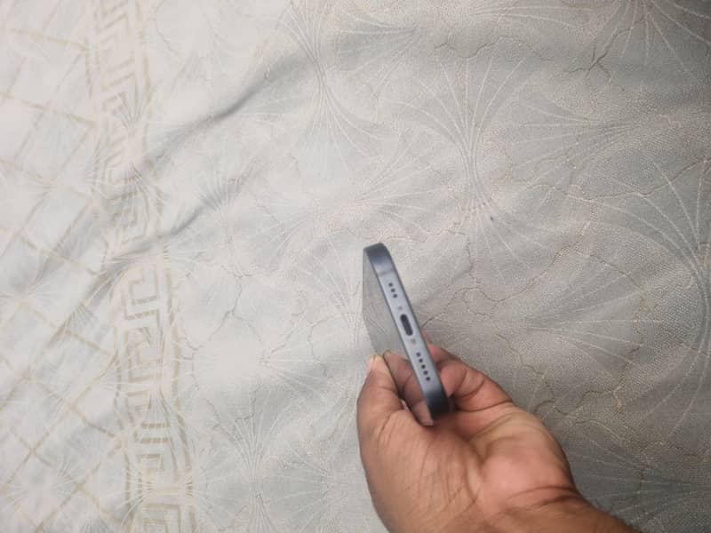 Apple iPhone 13 5