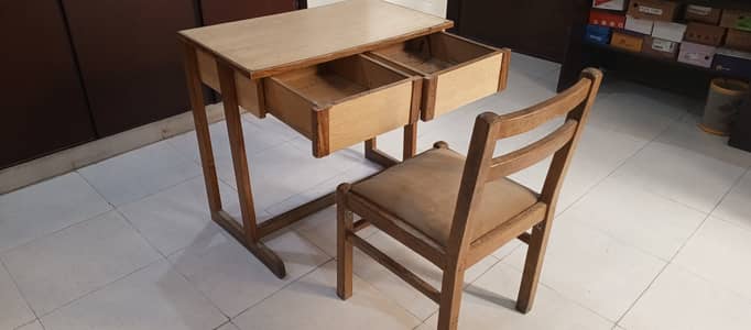 Kids study table and chair set